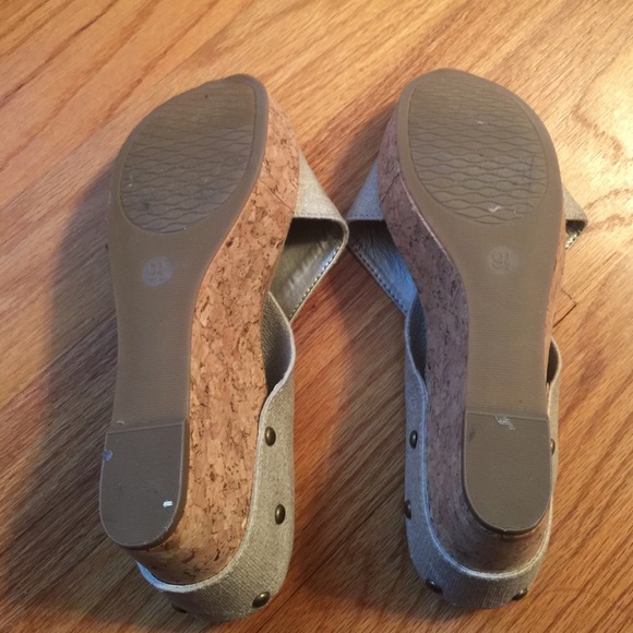 Sparkly golden X strap wedges - Picture 3 of 4