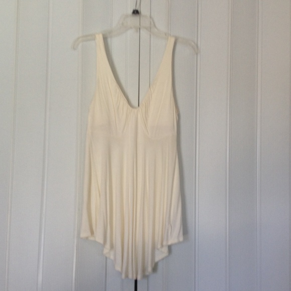 Flowy cream tank top w/built in elastic bra shelf