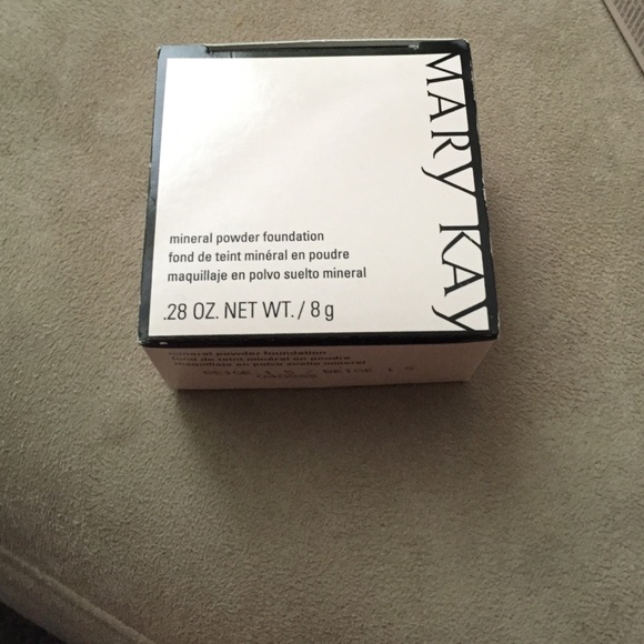 Mineral powder foundation