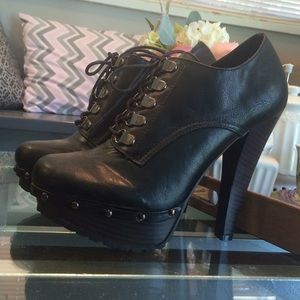 Black ankle bootie