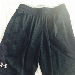 Boys youth under amour shorts youth Large.