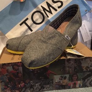 BRAND NEW TOMS size 8 Yellow Mini Herringbone