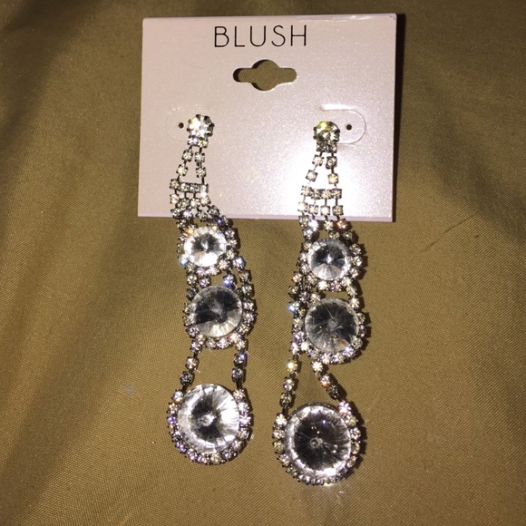 Rhinestone dangling earrings