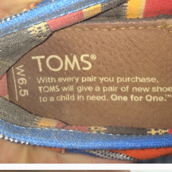 TOMS - Picture 2 of 4