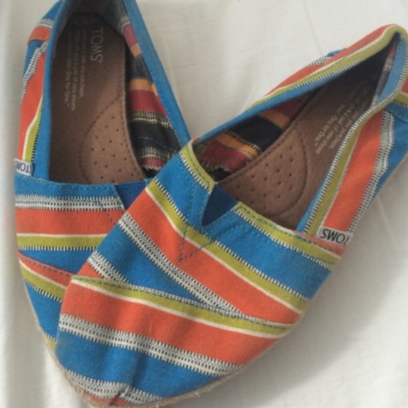 TOMS - Picture 4 of 4