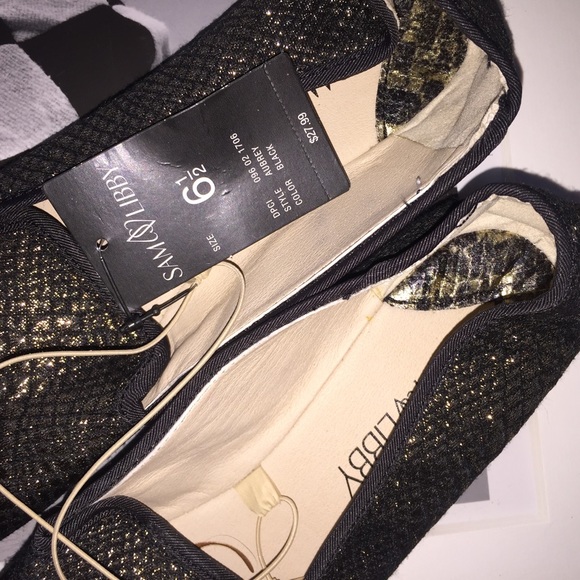 ⛔️SOLD⛔️Sam & Libby black and gold flats - Picture 2 of 3