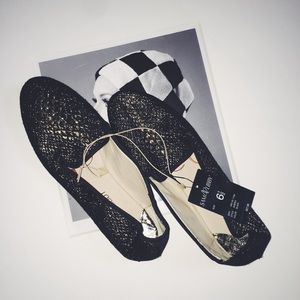 ⛔️SOLD⛔️Sam & Libby black and gold flats