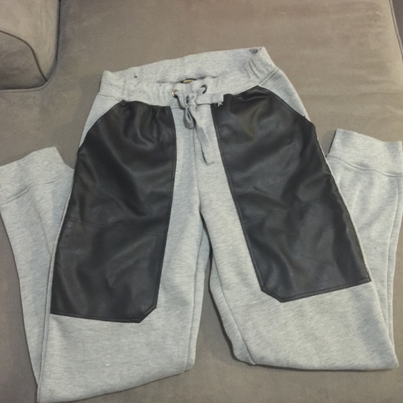 Men's joggers with leather pockets