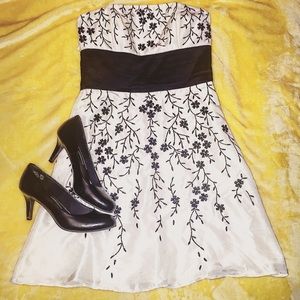 White House/Black market strapless dress