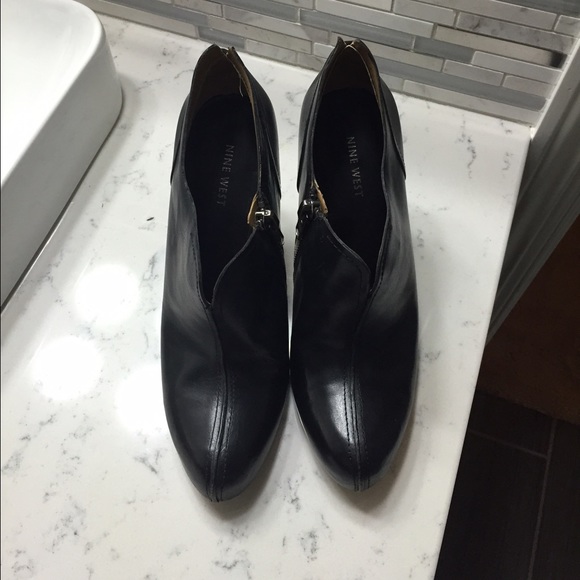 Nine West booties - Picture 2 of 3