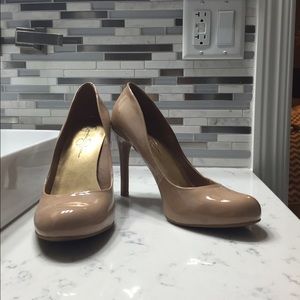 Jessica Simpson pumps