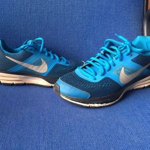 Nike pegasus size 6