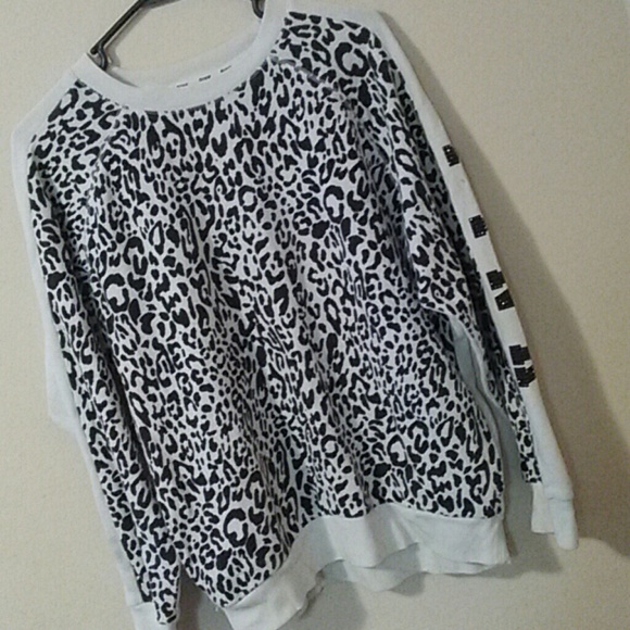 VS PINK crewkneck sweater