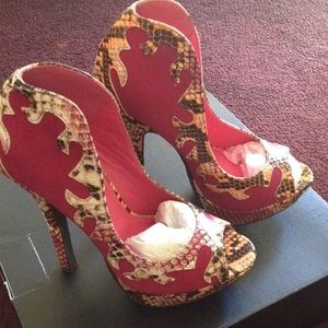 Fuchsia ... Multi- colored heel!!! Never worn😘