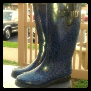 Aldo rainboots royal blue and leopard
