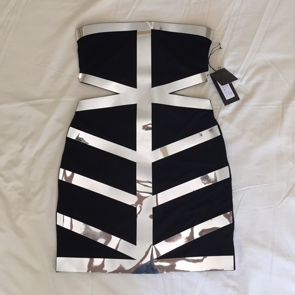 Cut-out Dress - Picture 2 of 4