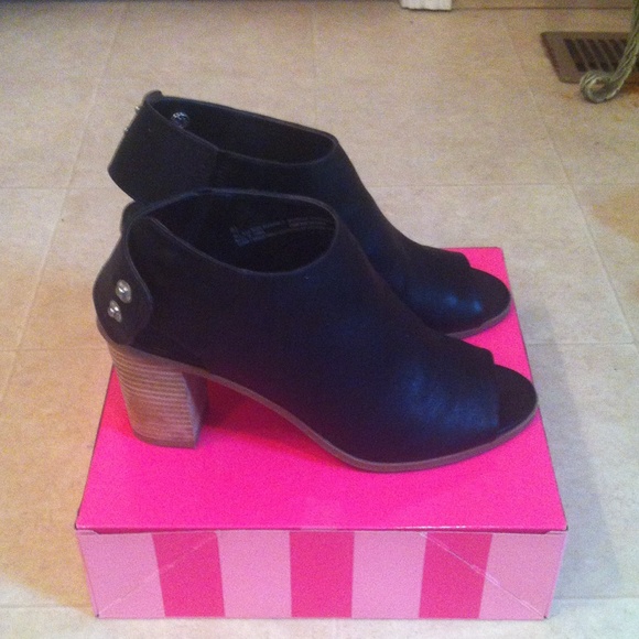 Black ankle booties