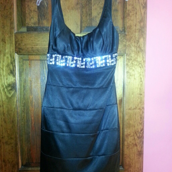 Beautiful black short dress!