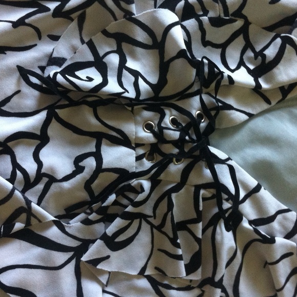 H Collection ruffle black and white halter top - Picture 4 of 4