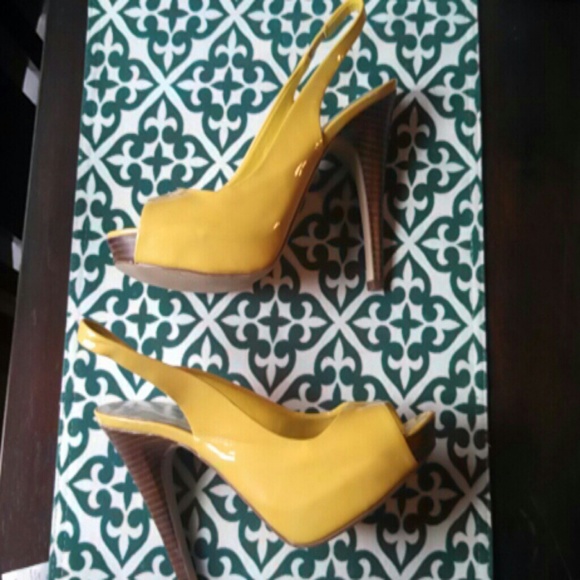 Jessica Simpson high heel