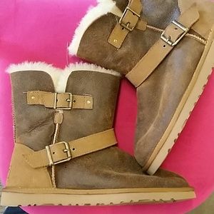 UGGZ - NWOT SIZE 9