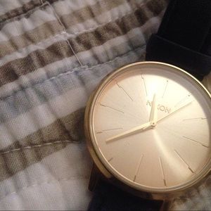 Nixon "Kensington" watch ⌚️✨