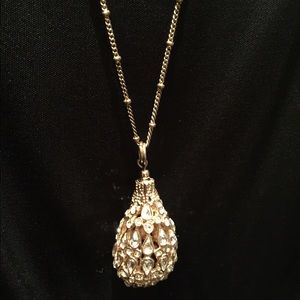Sequin Swarovski egg shaped pendant in gold.
