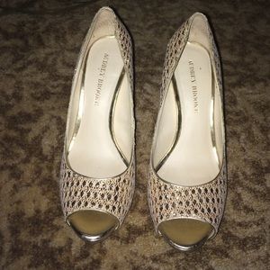 SIZE8 White & gold Audrey BrookeHeels😊