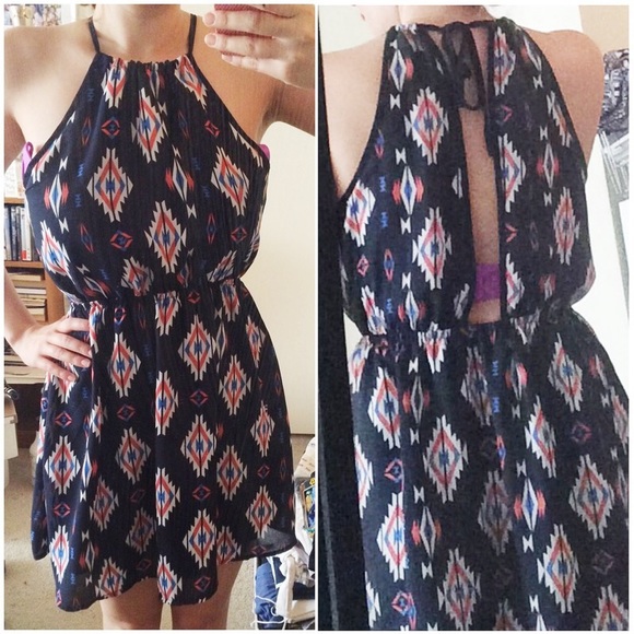 🚫SOLD!🚫 Printed Dress - Picture 4 of 4