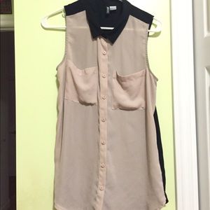Sleeveless button up
