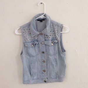 Light sleeveless jean jacket (forever 21)