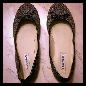 Steve Madden ballet flats black and white