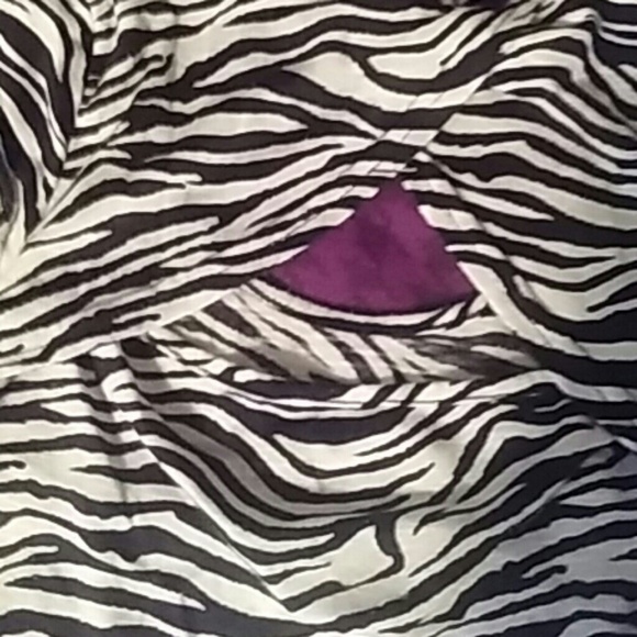 Zebra striped shirt w/cutout on the back - Picture 2 of 2
