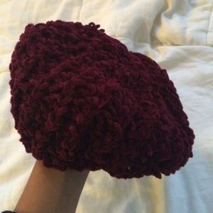 A deep marroon/burgundy bonnet/barrette
