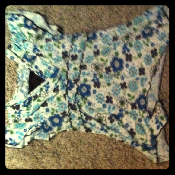 Floral cut off V-neck