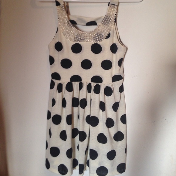 Polka dot with pearls top - Picture 2 of 4