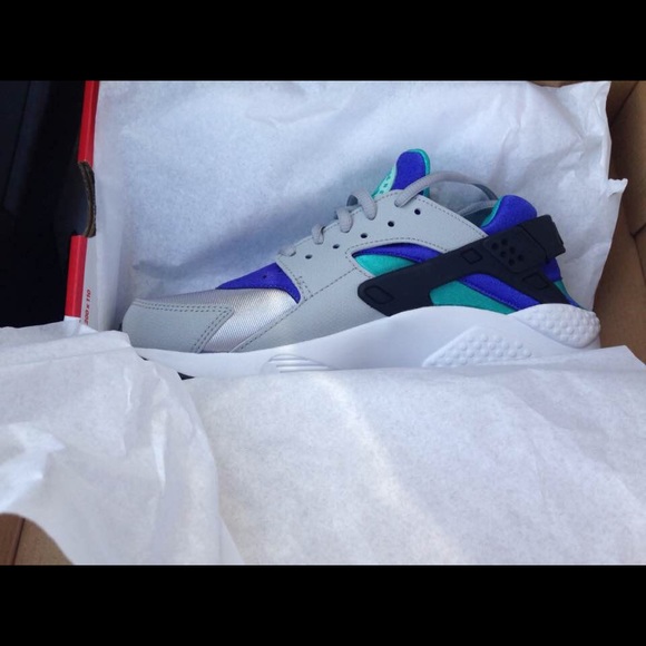 BRAND NEW HURACHES, sz 6.5