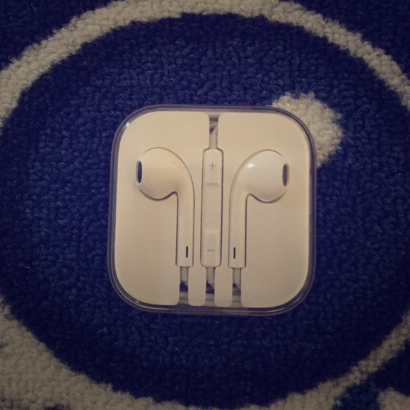 🎉SOLD ON Ⓜ️🎉Apple headphones