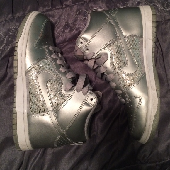 gray/sparkly Nike high tops!❤️❤️ women's 6.5
