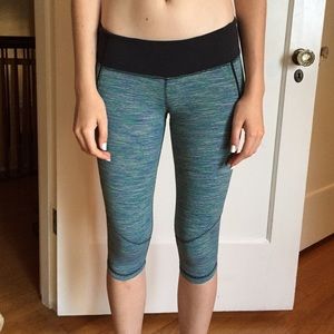 Cropped Lululemon yoga pants