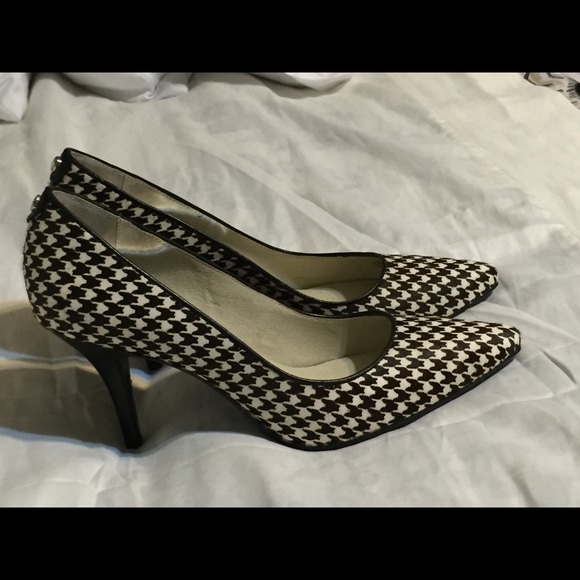 Black and White Sz8 Michael Kors Heels