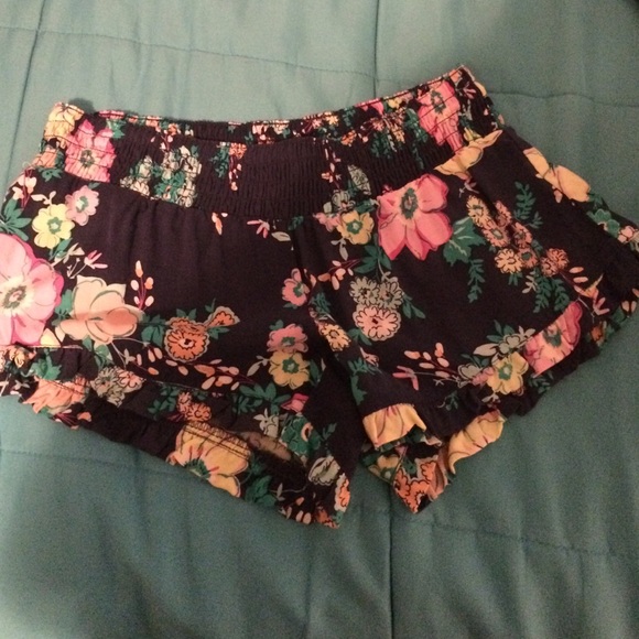 Floral ruffle shorts