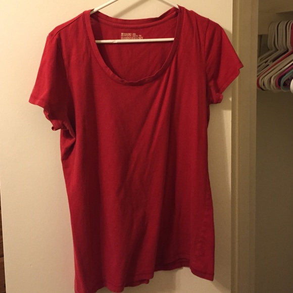Plain red tee