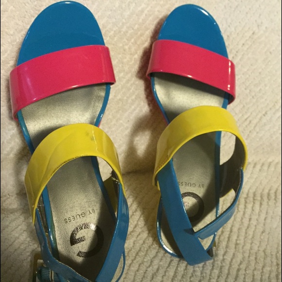 Guess - Picture 3 of 3