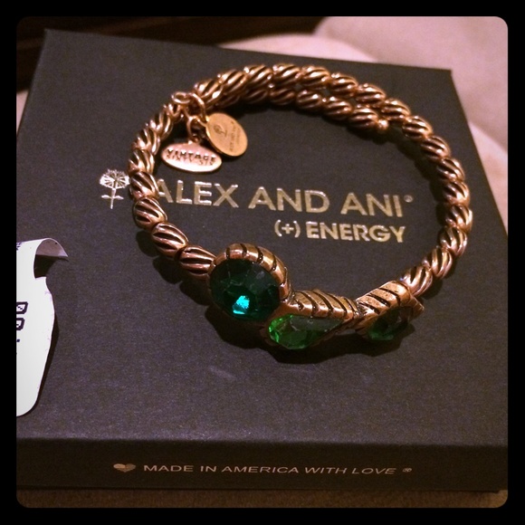 Alex and Ani Jewelry - 🆕Alex and Ani green/gold Treasure Trove bracelet