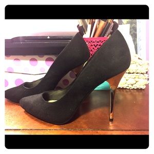 Black with Gold Pumps