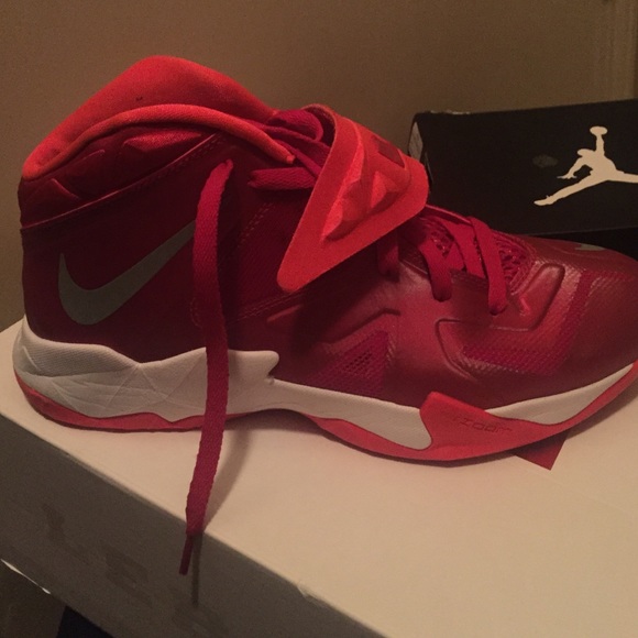 Basketball tennis shoes Lebron