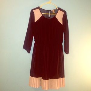 Black and cream pleated dress