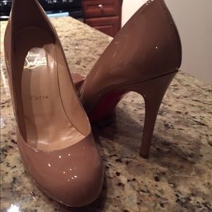 👠✨Authentic Christian Louboutin✨👠