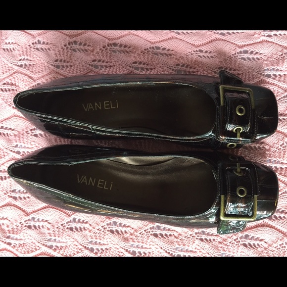 Flats / Low Wedge w/Buckle - Picture 2 of 4